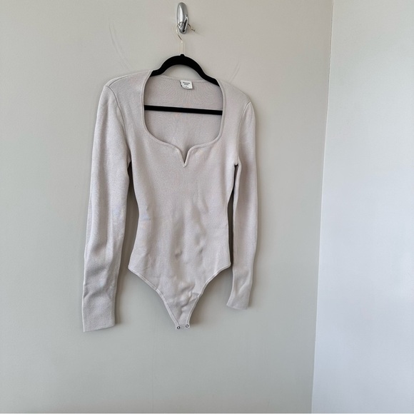 Ambercombie & Fitch- Cream Knit Sweetheart Neckline Long Sleeve Bodysuit - Picture 4 of 9